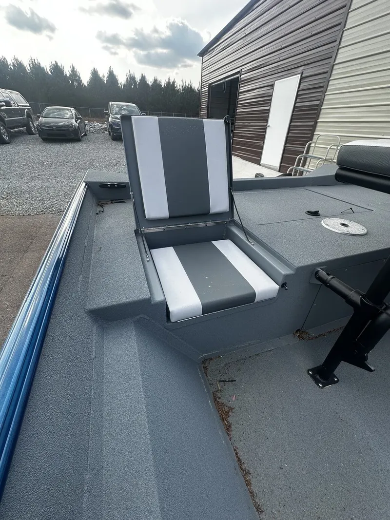 Slide: The Image of Alweld 20 VORTEX 2026 boat with gray seat outdoors. - 9