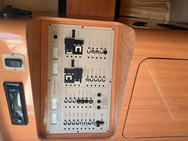 Slide: The Image of Regal 3260 Commodore 2000 - 11