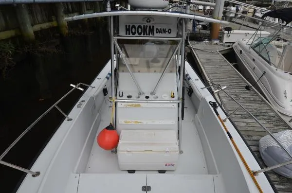 Slide: The Image of Boston Whaler 24 Outrage 1995 - 3