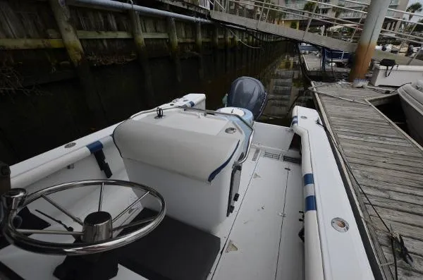 Slide: The Image of Boston Whaler 24 Outrage 1995 - 8