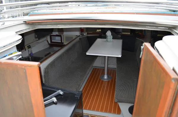 Slide: The Image of Endeavour Catamaran Corp Intercat 1500 1990 - 6