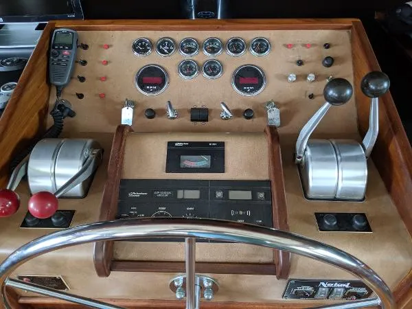 Slide: The Image of Hatteras 63 Cockpit Motoryacht 1987 - 11