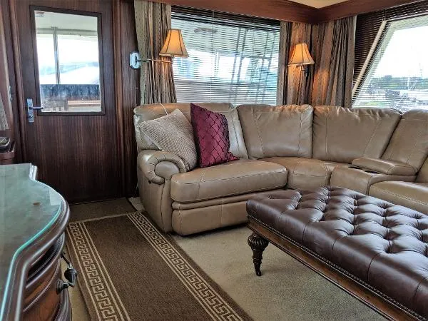 Slide: The Image of Hatteras 63 Cockpit Motoryacht 1987 - 6