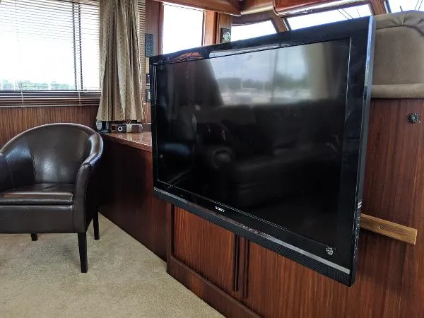 Slide: The Image of Hatteras 63 Cockpit Motoryacht 1987 - 8
