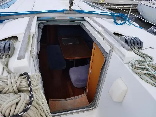 Slide: The Image of Beneteau 440 1996 - 5
