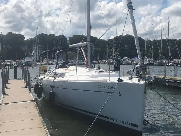 Slide: The Image of Beneteau Oceanis 37 2010 - 5