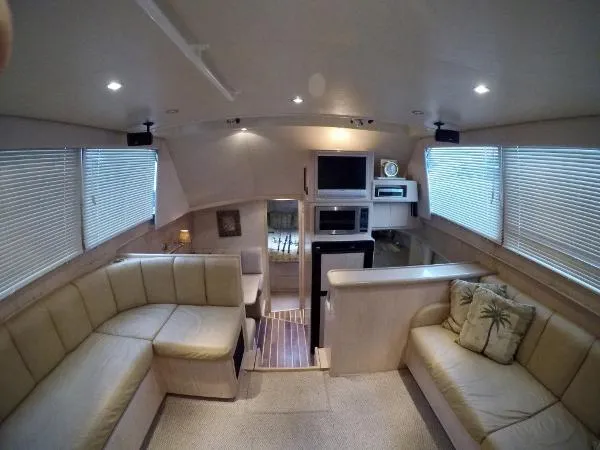 Slide: The Image of Henriques 38 Flybridge 2006 - 5
