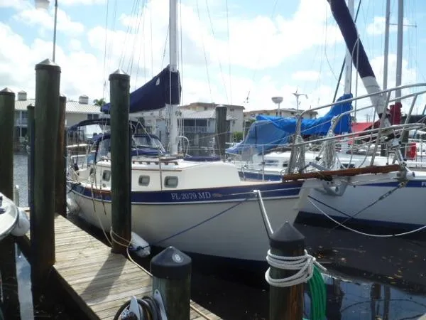Slide: The Image of Pacific Seacraft Orion 27 MKII 1990 - 1