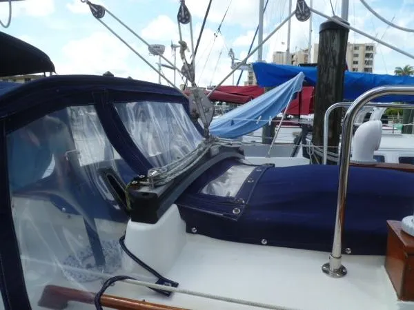 Slide: The Image of Pacific Seacraft Orion 27 MKII 1990 - 9