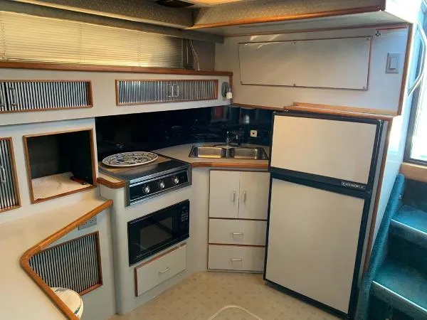 Slide: The Image of Sea Ray 390 Express 1989 - 1