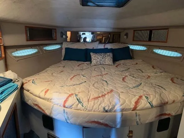 Slide: The Image of Sea Ray 390 Express 1989 - 3