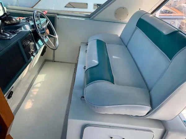 Slide: The Image of Sea Ray 390 Express 1989 - 9