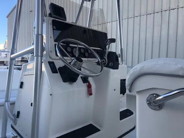 Slide: The Image of Boston Whaler 20 Outrage 1998 - 9