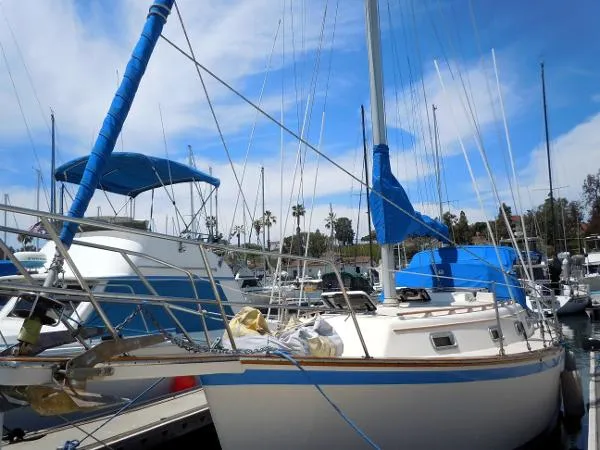 Slide: The Image of Island Packet Sloop 1986 - 1