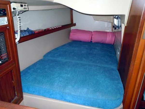Slide: The Image of Island Packet Sloop 1986 - 10