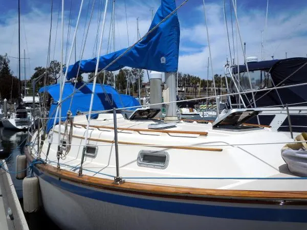 Slide: The Image of Island Packet Sloop 1986 - 2