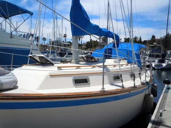 Slide: The Image of Island Packet Sloop 1986 - 3
