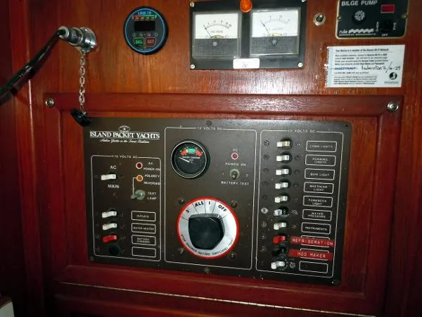 Slide: The Image of Island Packet Sloop 1986 - 9