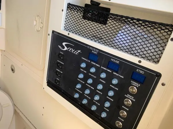 Slide: The Image of Scout 300 LXF 2018 - 10