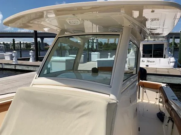 Slide: The Image of Scout 300 LXF 2018 - 11