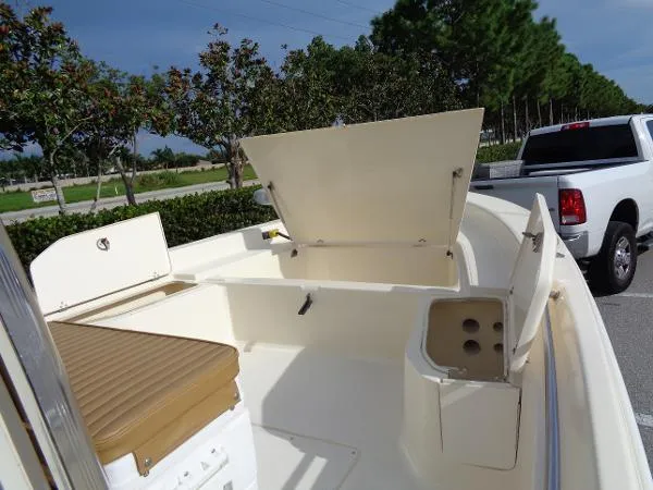 Slide: The Image of Scout 240 Bay Scout 2005 - 7