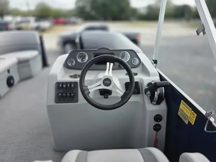 Slide: The Image of Bentley Pontoons LE 160 CR 2025 - 12