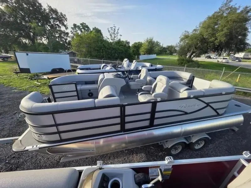 The Image of Bentley Pontoons Legacy 200 Navigator 2025 - 1