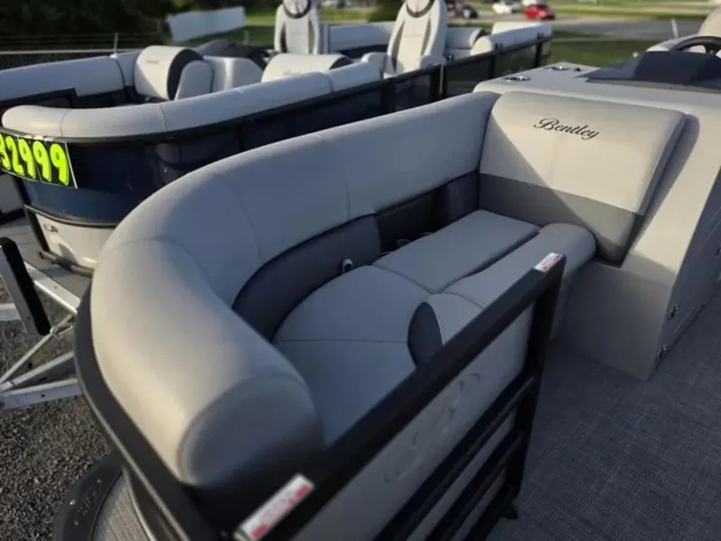 Slide: The Image of Bentley Pontoons Legacy 200 Navigator 2025 - 10