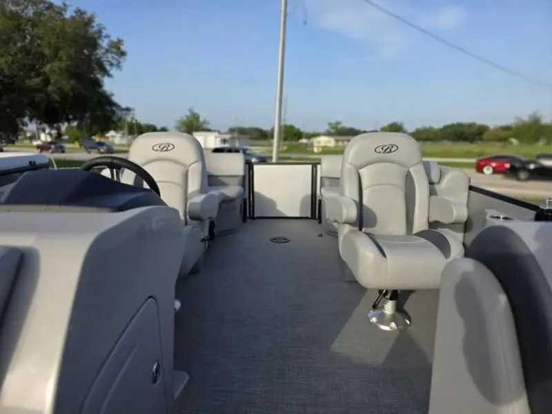 Slide: The Image of Bentley Pontoons Legacy 200 Navigator 2025 - 11