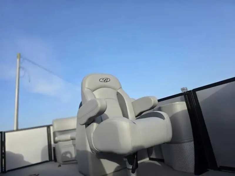 Slide: The Image of Bentley Pontoons Legacy 200 Navigator 2025 - 12