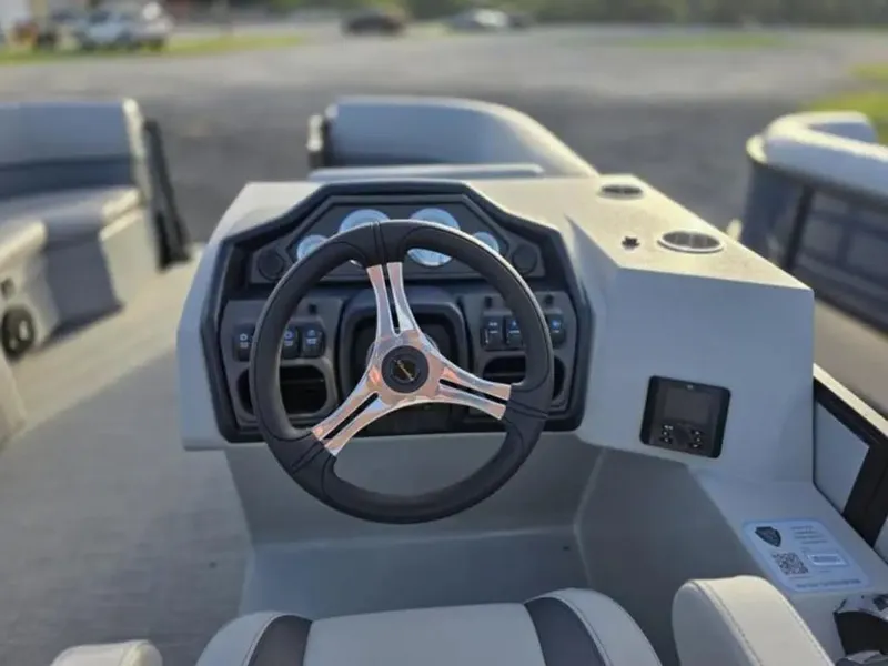 Slide: The Image of Bentley Pontoons Legacy 200 Navigator 2025 - 17