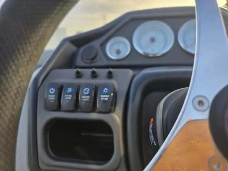 Slide: The Image of Bentley Pontoons Legacy 200 Navigator 2025 - 20