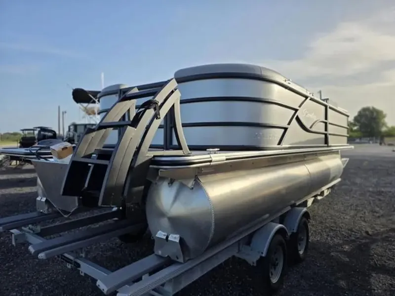 Slide: The Image of Bentley Pontoons Legacy 200 Navigator 2025 - 3