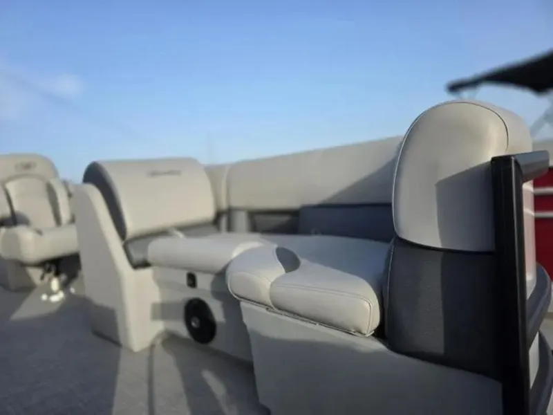 Slide: The Image of Bentley Pontoons Legacy 200 Navigator 2025 - 9