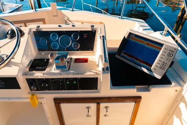 Slide: The Image of Hatteras 32 Convertible 1985 - 9