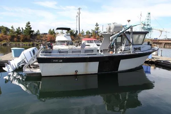 Slide: The Image of Tollycraft 27 Fishing 1977 - 0