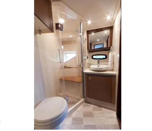 Slide: The Image of Sea Ray 510 Sundancer 2017 - 10