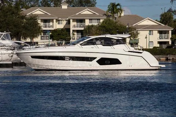 Slide: The Image of Azimut 43 Atlantis 2017 - 0