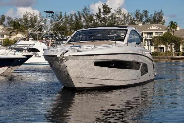 Slide: The Image of Azimut 43 Atlantis 2017 - 6