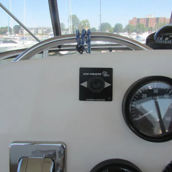 Slide: The Image of Silverton 351 Sedan Cruiser 1999 - 10