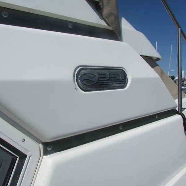 Slide: The Image of Silverton 351 Sedan Cruiser 1999 - 4