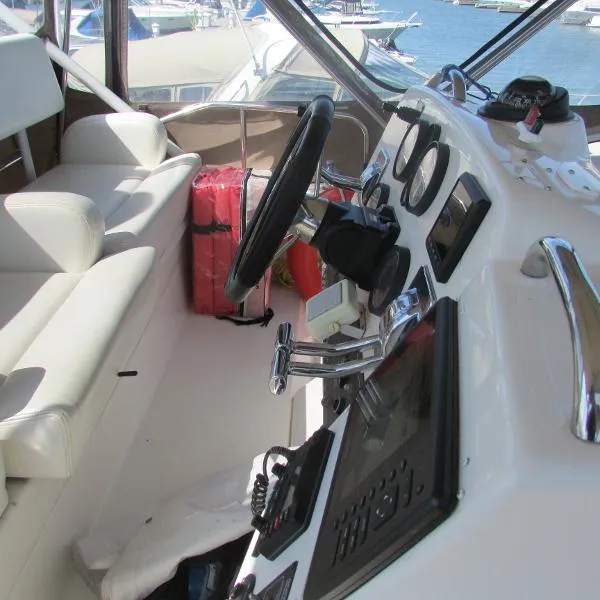 Slide: The Image of Silverton 351 Sedan Cruiser 1999 - 6