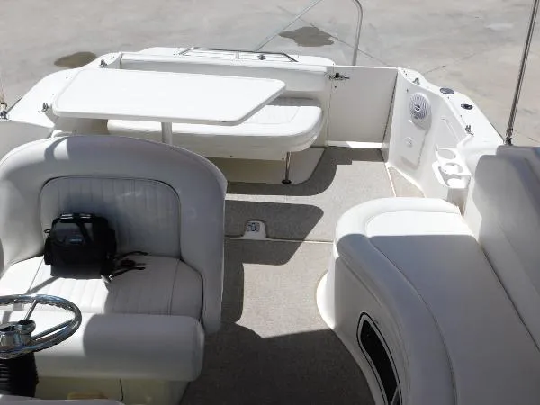 Slide: The Image of Sea Ray 270 Sundancer 2000 - 10