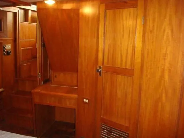 Slide: The Image of Jefferson Aft Cabin Motor Yacht 1987 - 11
