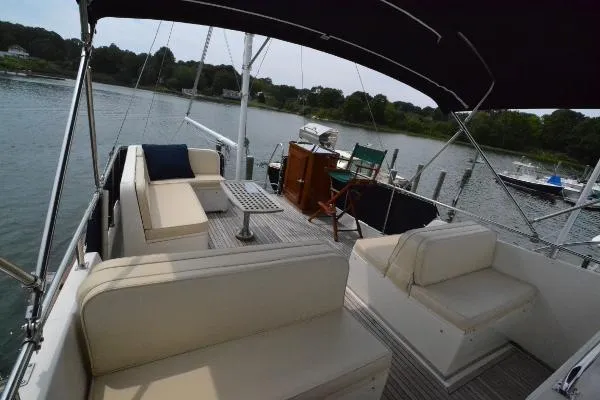 Slide: The Image of Grand Banks 46 Classic Flybridge 1991 - 11