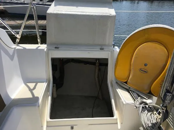 Slide: The Image of J Boats J/28 1987 - 2