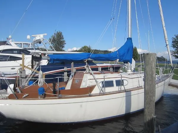 Slide: The Image of Chris-Craft Cherokee 32 by S&S 1968 - 4