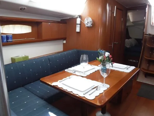 Slide: The Image of Beneteau 43 Oceanis 2 cabin 2008 - 10
