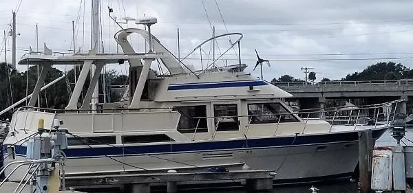 Slide: The Image of Kha Shing Vista 40 Sundeck Trawler 1986 - 1