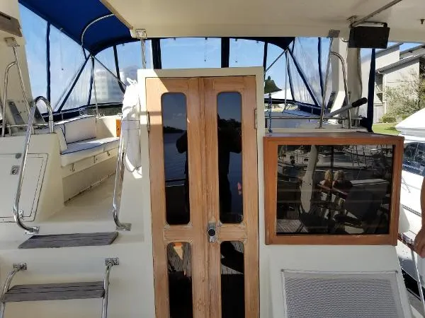 Slide: The Image of Kha Shing Vista 40 Sundeck Trawler 1986 - 10